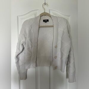 Stunning cropped cardigan with gorgeous details!